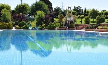 Piscina con toboganes en Mejorada del Campo