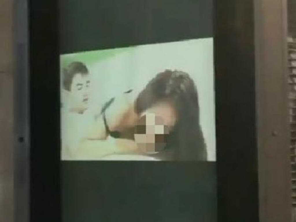 Hackean una pantalla de publicidad en Madrid con un vídeo del «Niño Polla»