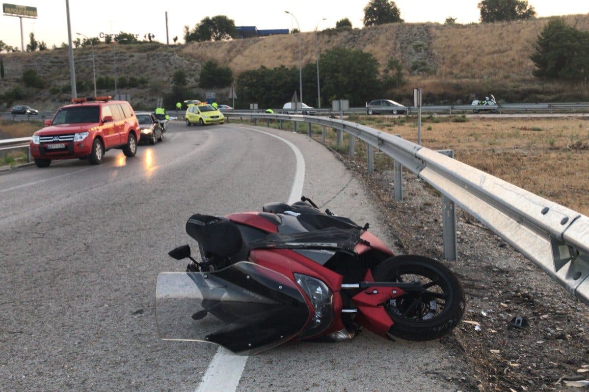 Muere un joven de 26 años en un accidente de moto en Rivas