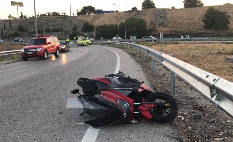 Muere un joven de 26 años en un accidente de moto en Rivas