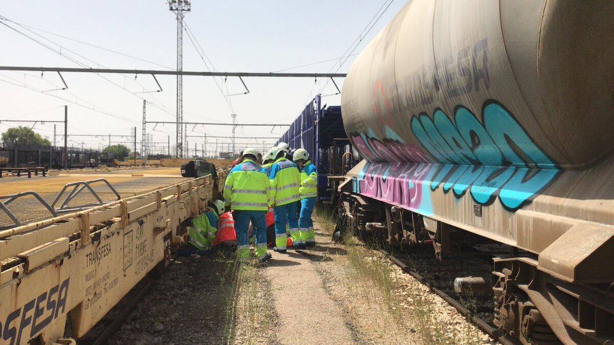 Sufre una descarga eléctrica cuando se hacía fotos sobre un tren en Coslada