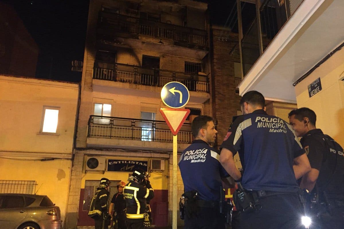 Dos heridos graves al tirarse por una ventana para huir de un incendio