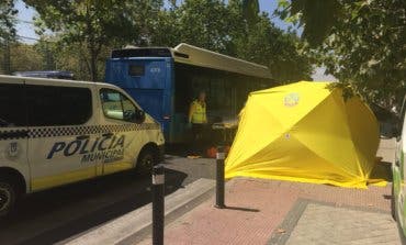 Herido muy grave un anciano al ser arrollado por un autobús de la EMT