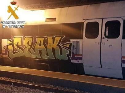Detenidos dos jóvenes de Torrejón por pintar grafitis en un tren de Badajoz