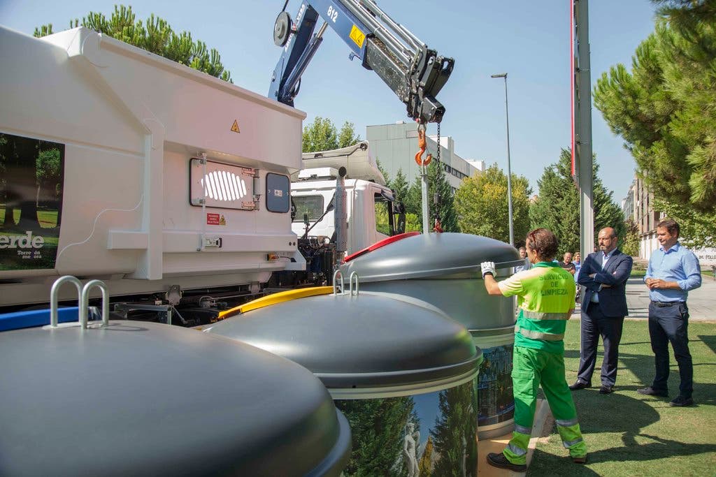 Torrejón estrena nuevos contenedores soterrados en Soto del Henares