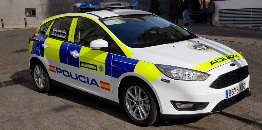 Deja a su hijo encerrado en el coche a pleno sol para irse de tapas