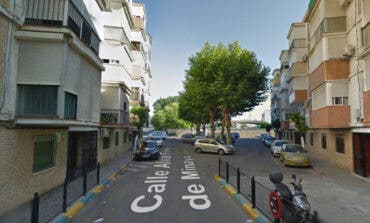 Un perro cae desde un balcón y muerde a dos hombres en Guadalajara