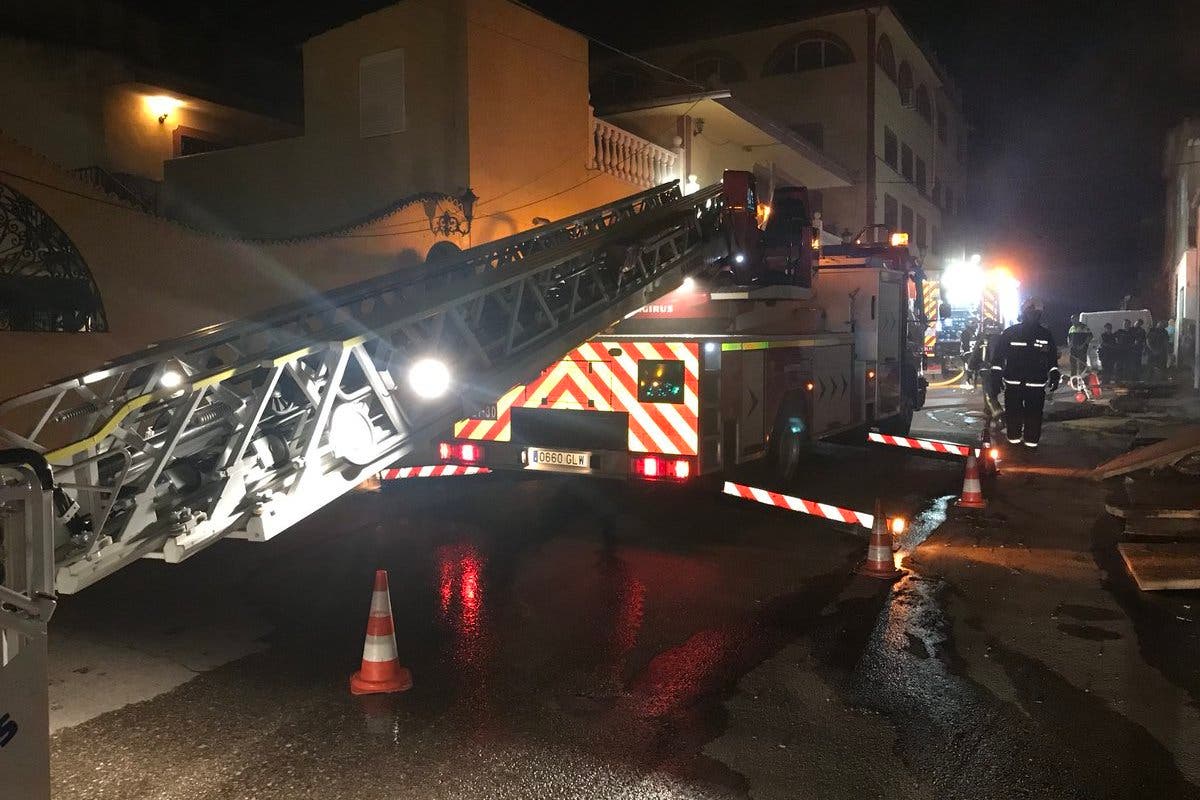 Aparatoso incendio en una nave industrial de Mejorada del Campo