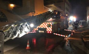 Aparatoso incendio en una nave industrial de Mejorada del Campo