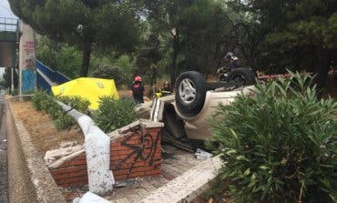 En estado crítico un hombre al volcar su coche en la A-6