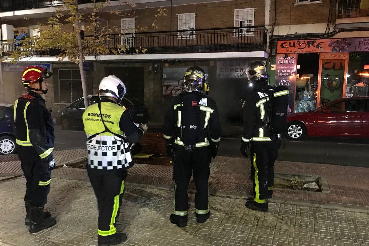 Cuatro mujeres afectadas por un incendio en una galería comercial 