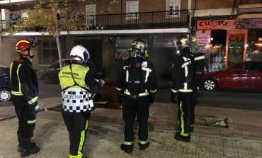 Cuatro mujeres afectadas por un incendio en una galería comercial 