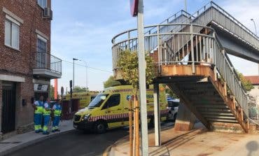 Herido un niño de 4 años tras caer de una pasarela de 2,5 metros de altura