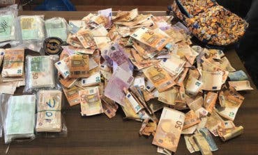 El misterio de los 250.000 euros hallados en el arcén de la A-4