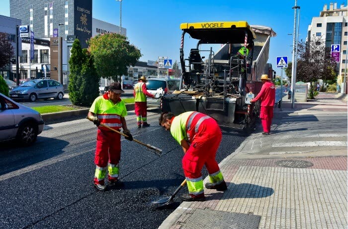 La operación asfalto de Torrejón llega a la Avenida de la Constitución