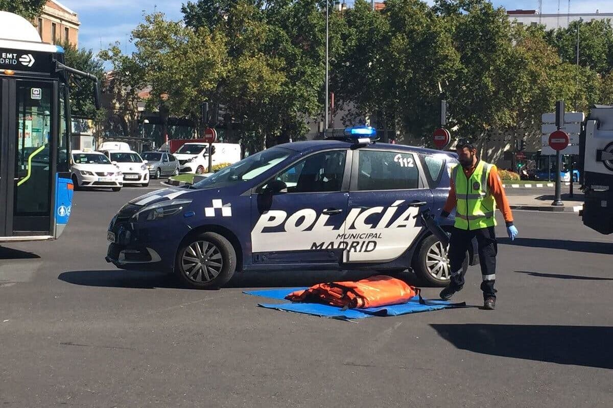 Grave accidente en Madrid entre una moto y un camión