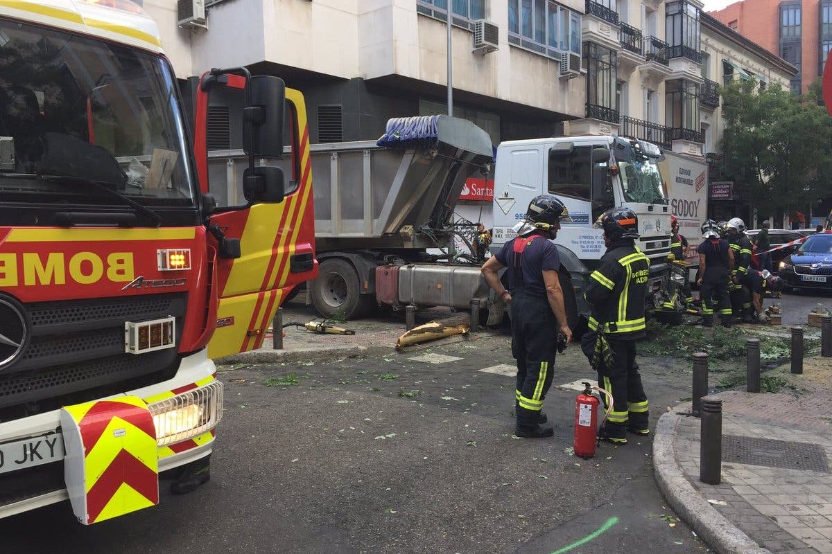 Un camión sin frenos provoca el pánico en Madrid 