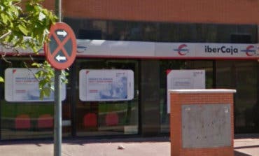 Empotran un coche contra un banco en Alcalá de Henares y se van con las manos vacías 