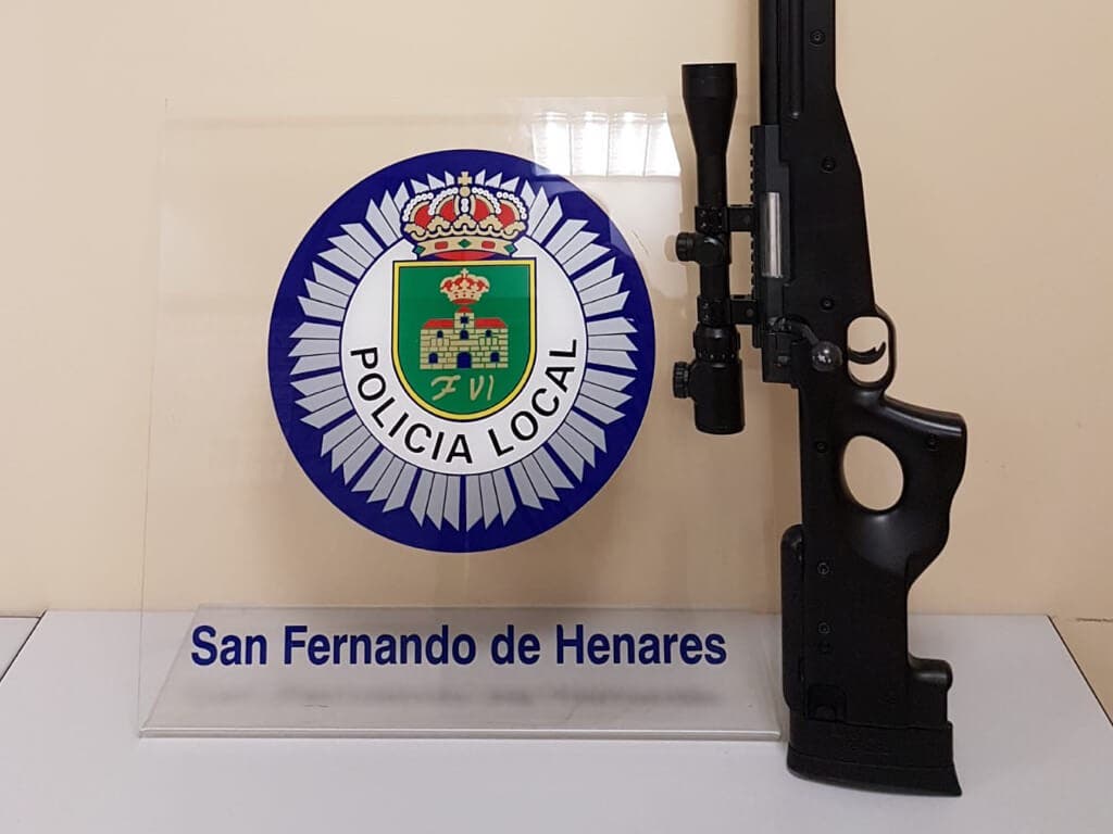 Denunciado un menor en San Fernando de Henares por usar una carabina airsoft en un parque 