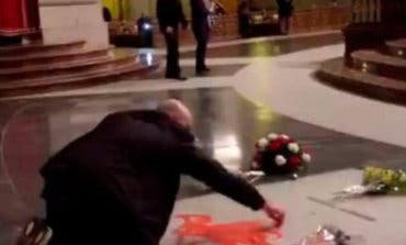 Un hombre es detenido tras profanar la tumba de Franco con pintura roja 