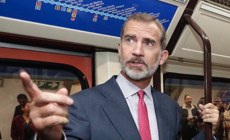 Sorpresa entre los viajeros del Metro de Madrid al ver al Rey