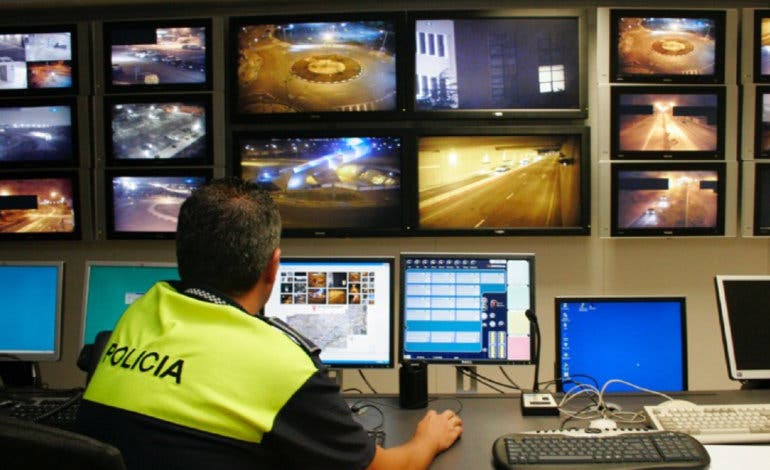 Dos detenidos por robar baterías de vehículos en Rivas