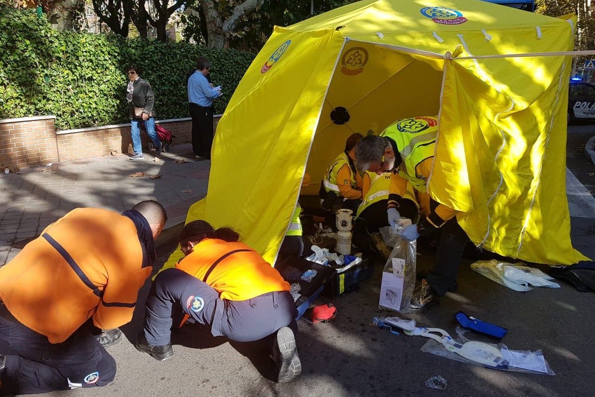 Un autobús de la EMT atropella a un hombre en Barajas 