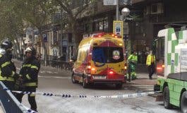 Muere un motorista en Madrid al chocar contra una máquina barredora 