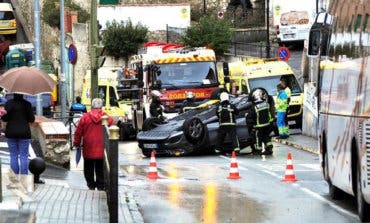 Aparatoso vuelco de un coche en Los Santos de la Humosa