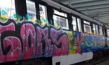 Salvaje ataque a dos policías en el Metro por un grupo de 46 grafiteros