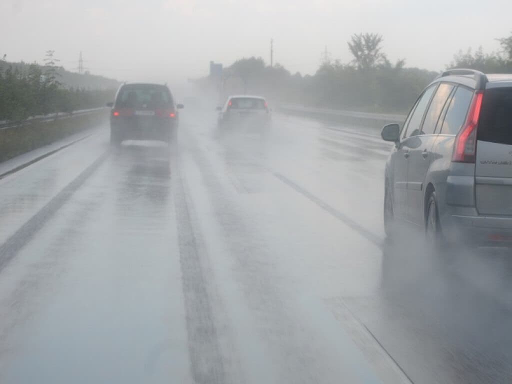 La lluvia y varios accidentes complican la circulación en Madrid