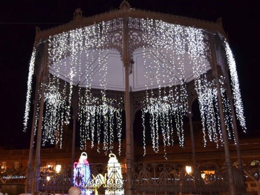 Alcalá de Henares se salta la ley para contratar las luces de Navidad «a dedo»