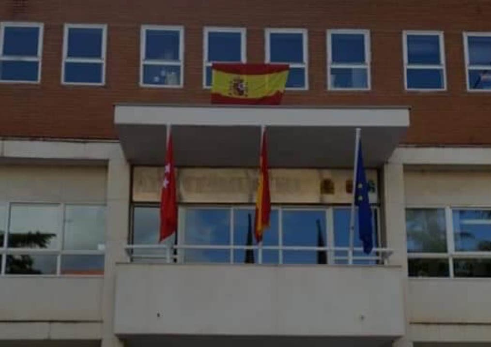 Sigue la polémica con la bandera de España en Mejorada del Campo