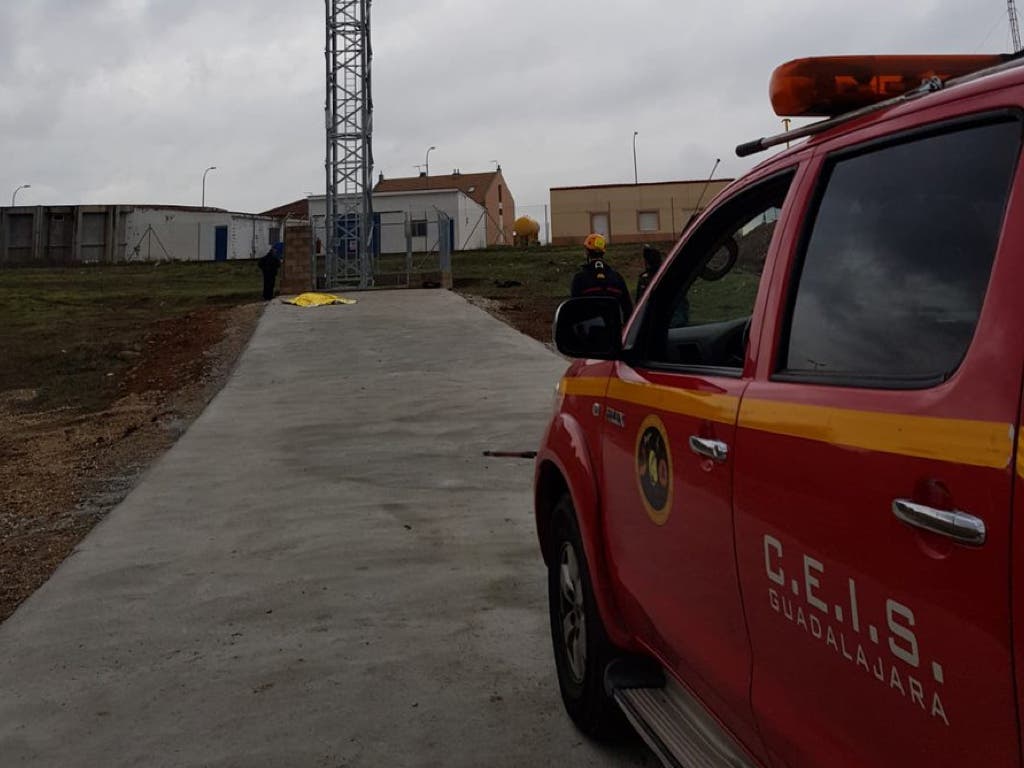 Muere un hombre tras precipitarse desde una torre de telefonía en El Casar