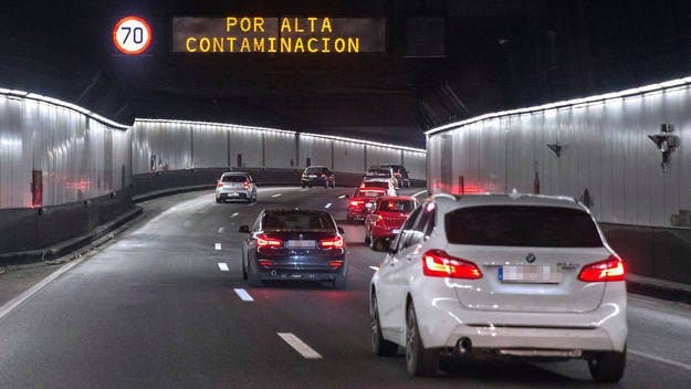 Madrid mantiene este viernes la limitación de velocidad a 70 km en la M-30 y en los accesos