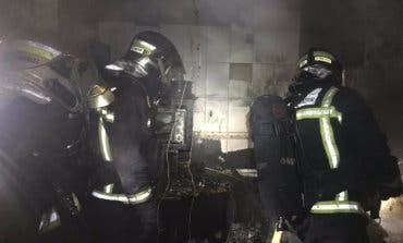 Muere un perro y otro resulta herido en el incendio de un chalé 