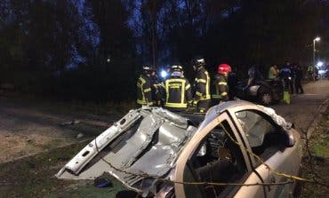 Muere un joven en Madrid tras estrellar su coche contra un árbol 