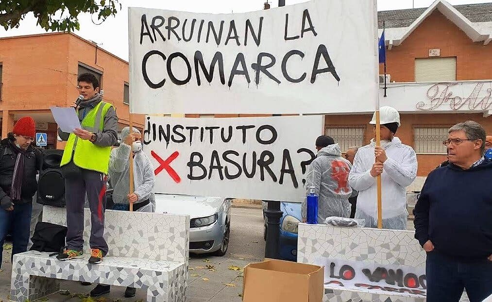 Unas mil personas dijeron «no» este domingo al macrovertedero de Loeches