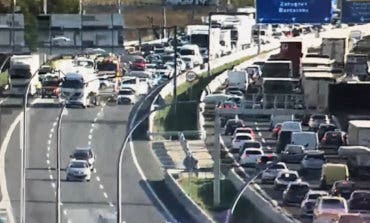 Atasco en la A-2 por un accidente en Torrejón