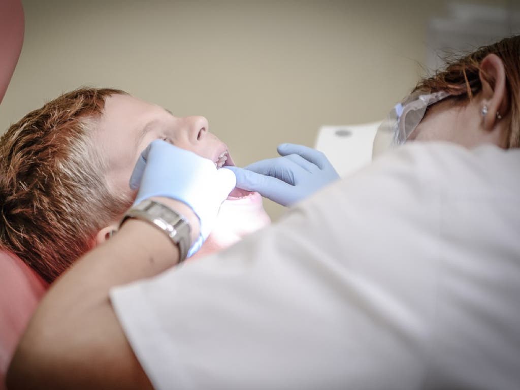 Así es la nueva ley que ofrece dentista gratis hasta los 17 años en Madrid