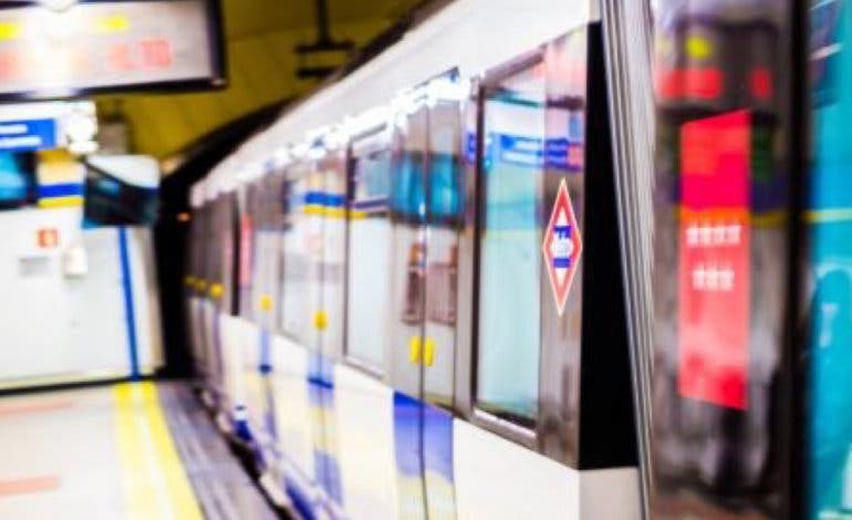 Llaves, carteras y hasta sillas de ruedas y microondas… los 60.000 objetos perdidos cada año en Metro de Madrid