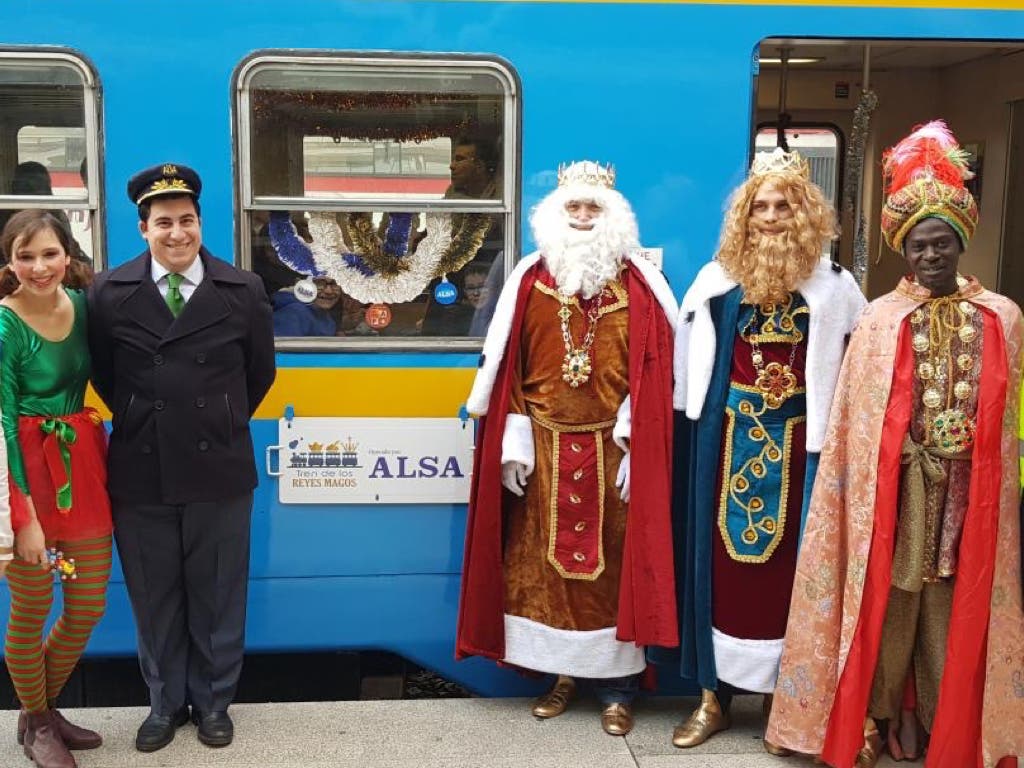 Varios trenes históricos recorren Madrid por Navidad 