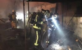 Un incendio arrasa tres infraviviendas en Leganés