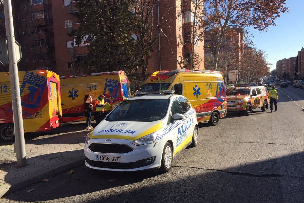 Apuñala a un joven por apoyar una pizza sobre su coche