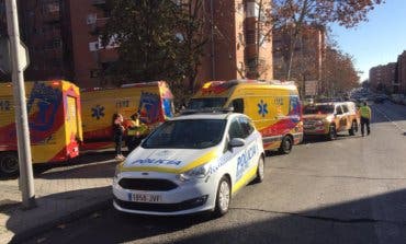 Apuñala a un joven por apoyar una pizza sobre su coche