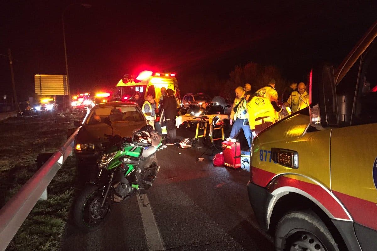 Herido grave un motorista tras chocar contra un coche en Madrid