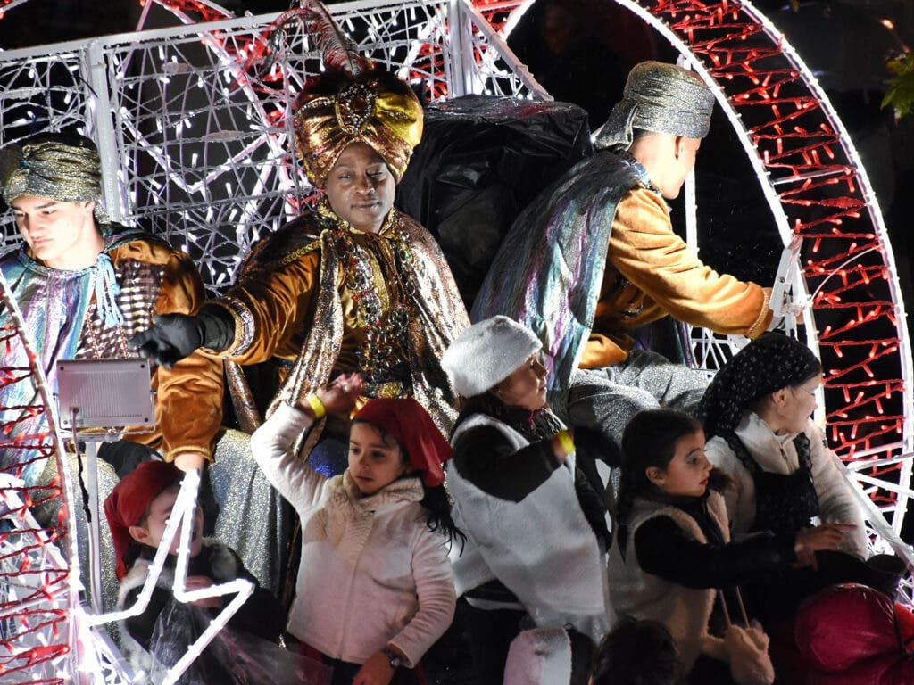 La Cabalgata de Reyes de Alcalá de Henares suprime el reparto de caramelos