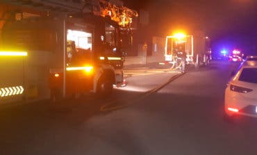 Un incendio obliga a desalojar una empresa de Cabanillas