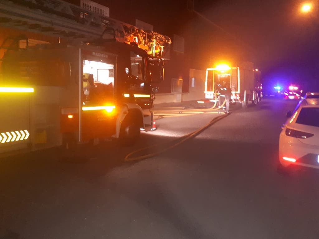 Un incendio obliga a desalojar una empresa de Cabanillas