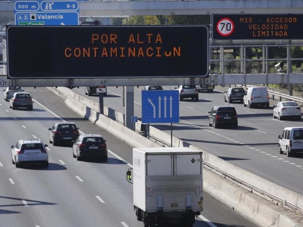 Madrid reduce la velocidad en M-30 y accesos hoy y mañana por alta contaminación  